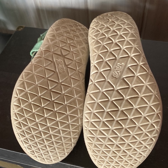 Teva turquoise with colors sandal Sz 6 EUC - Picture 3 of 4